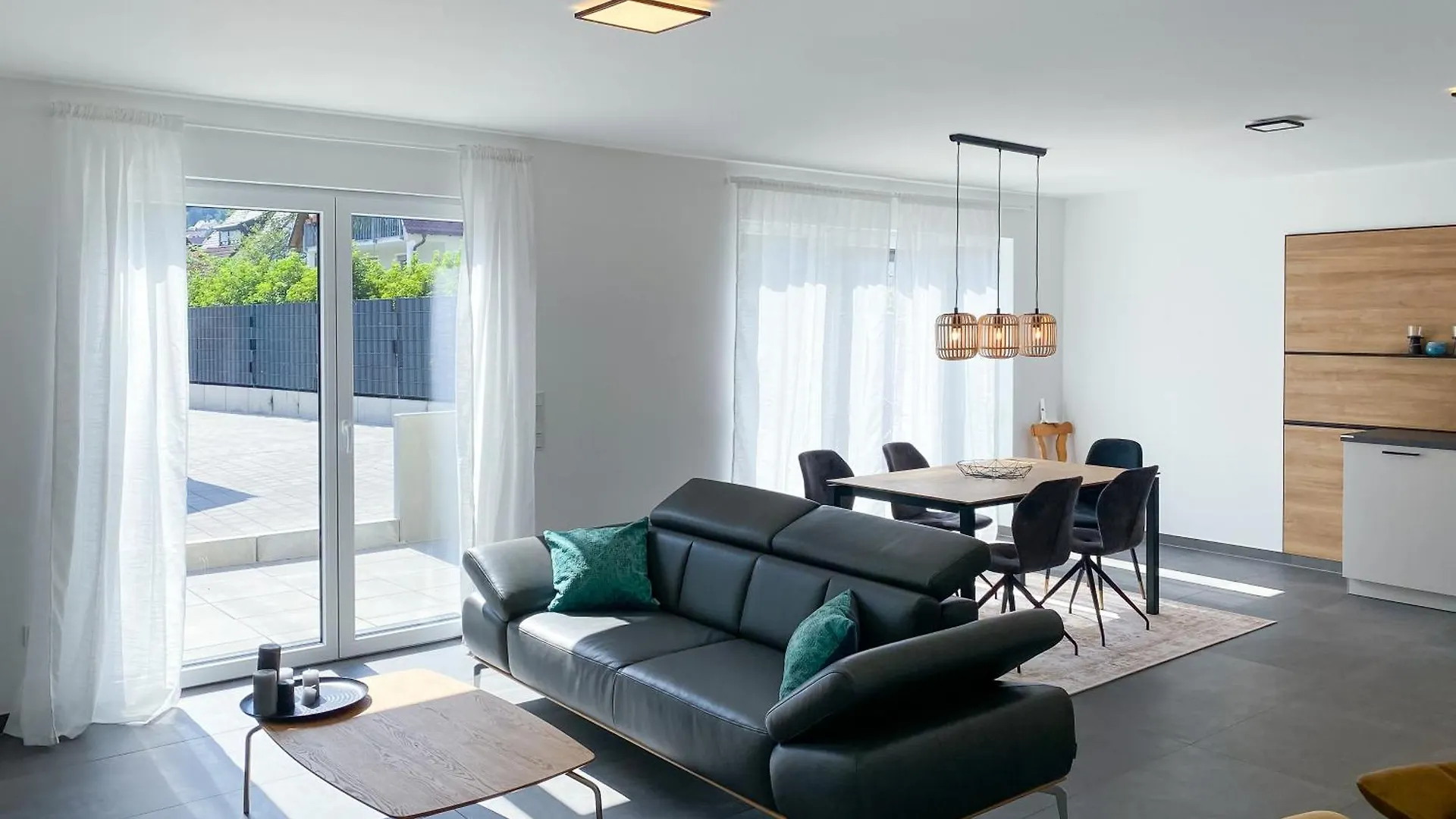 4-Zimmer Wohnung, Zentral Fraenkische Schweiz, Neubau, Parkplatz, 3 Sz, 2 Bz, Grosse Terrasse Ebermannstadt 0*,  Alemanha